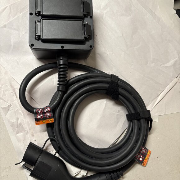 Jeep SXT-M-3800AAUUS Off-Board Power Panel Charger – Lightly Used - Picture 3 of 9